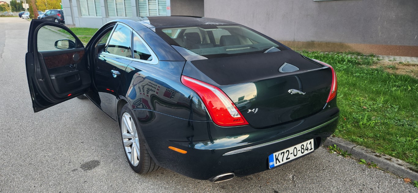 Jaguar XJ Premium Luxury V6 3.0 diesel automatic